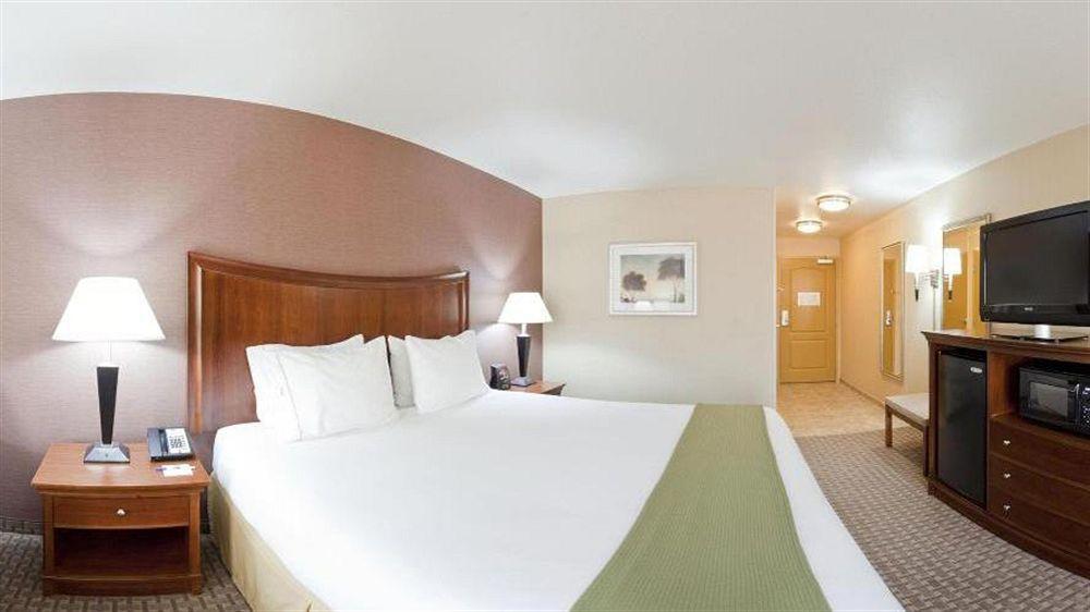 Holiday Inn Express Hotel & Suites Willows By Ihg Exterior photo